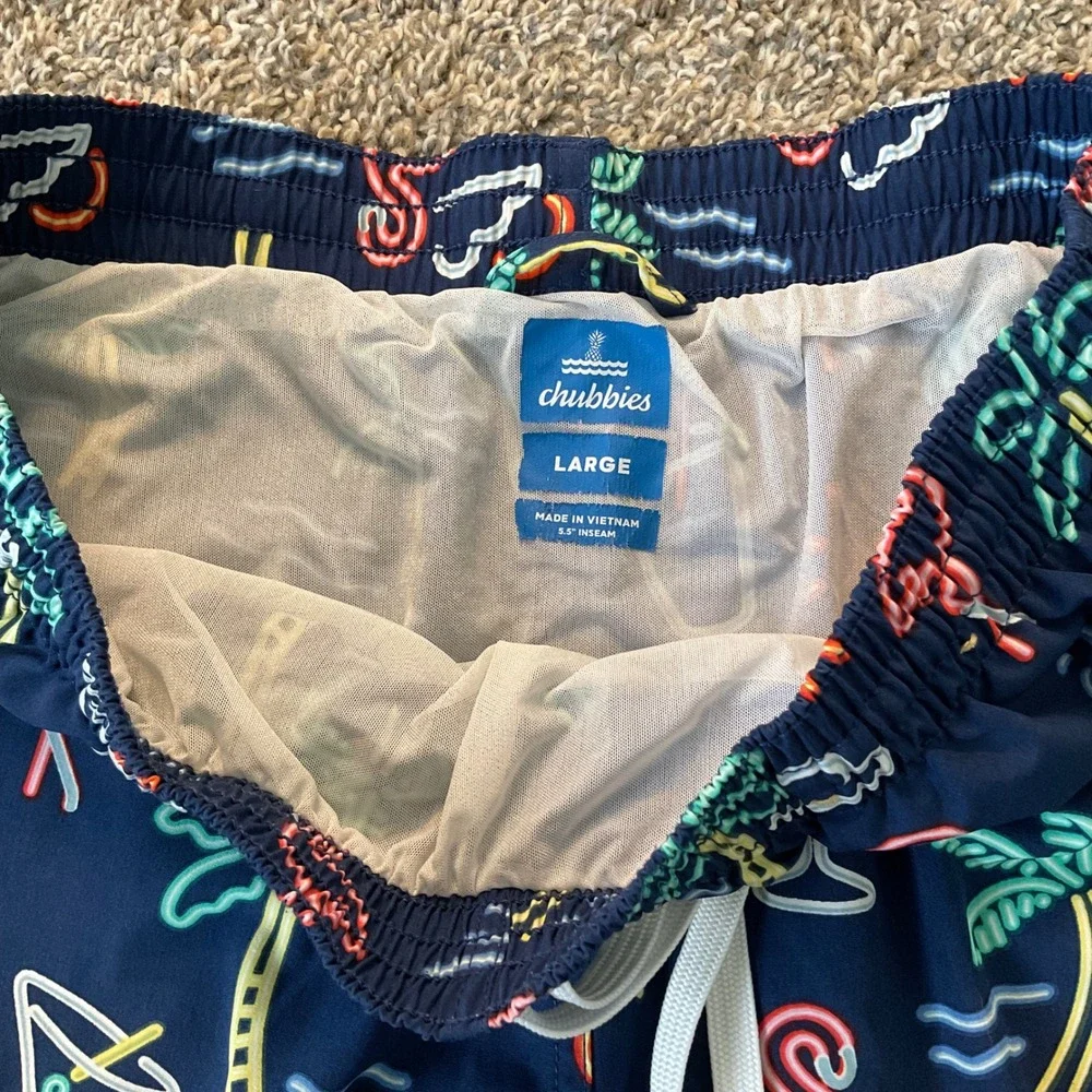 Chubbies Neon Lights Swim Trunks Mens Large Navy Tropical Print 5.5 Inseam